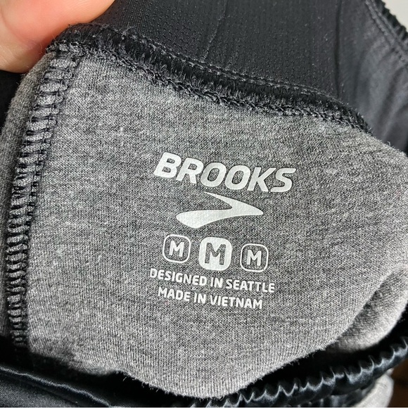 Brooks gray & black joggers size medium - Picture 5 of 6